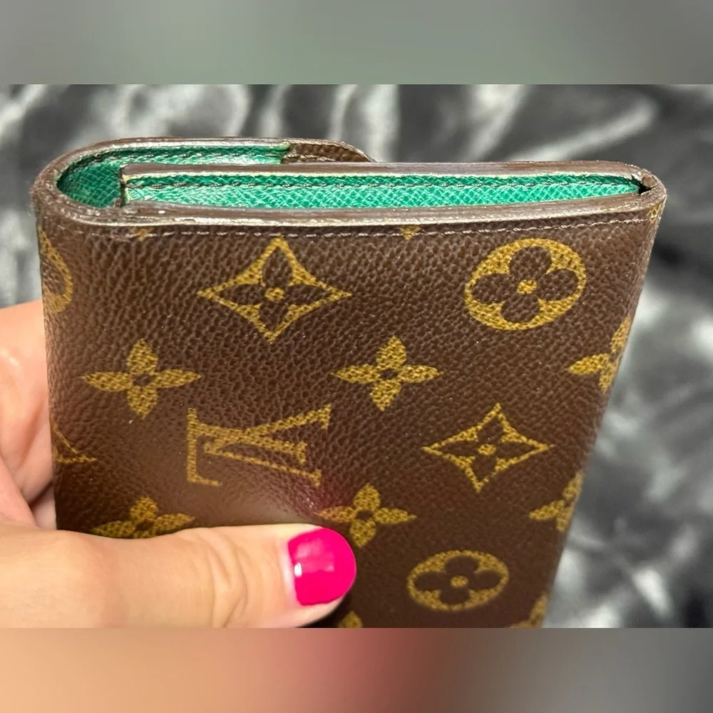 Louis Vuitton green Emilie wallet - Picture 5 of 16